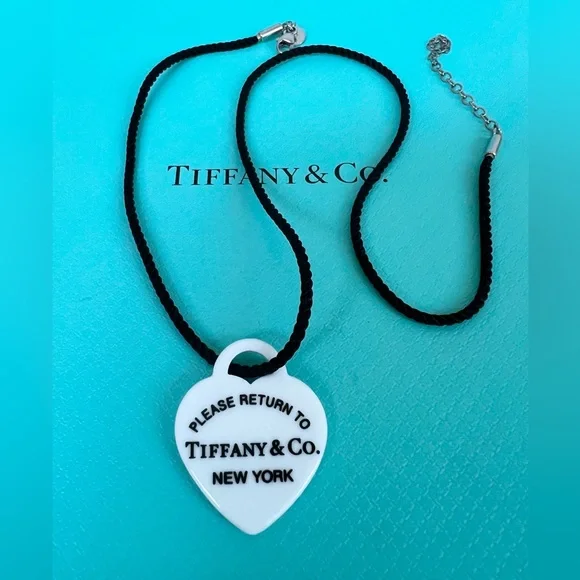 🔴Authentic TIFFANY & CO White Bone RTT Heart Pendents Necklace 🔴